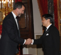 Su Alteza Real el Príncipe de Asturias recibe el saludo de Su Alteza Imperial el Príncipe Heredero del Japón